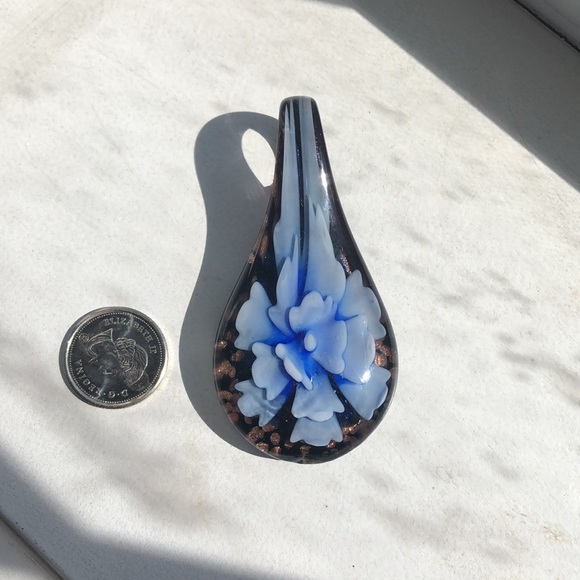 Beautiful glass pendant - Picture 2 of 2